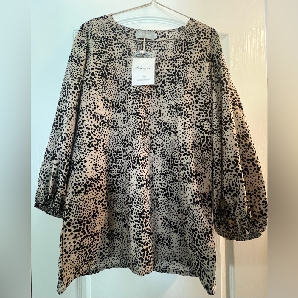Casual Blouse.  Animal print. Balloon sleeve V Neck
